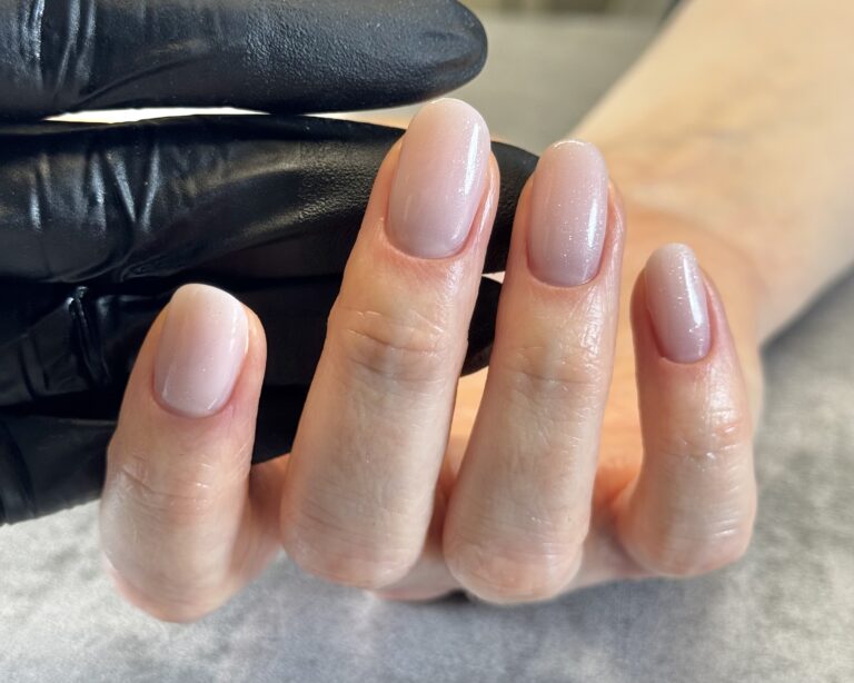 Miksi geelilakkaus ei pysy tai geeli irtoaa?